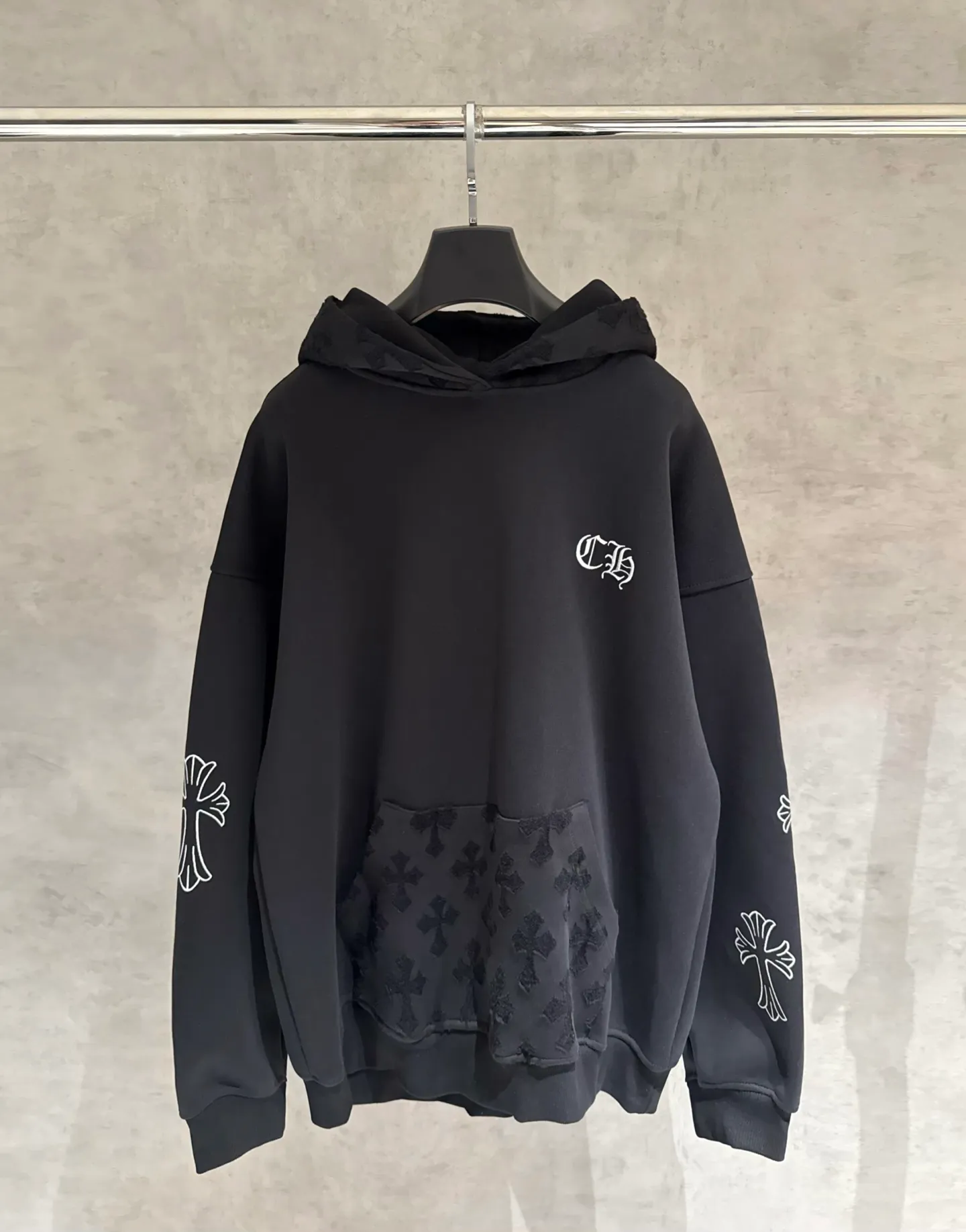 🅿️390 [Strict quality control] CH Croixin's new long-sleeved hooded sweatshirt. The fabric is made of heavy 480g double yarn fabric. The whole garment is washed. The front and rear panels are laser-burned. The ready-to-wear wash is loose. The fabric is stiff and stylish. It does not deform or shrink. Color: black, white, floral gray. Size: M-2xl